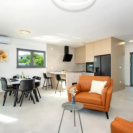 Val Villa